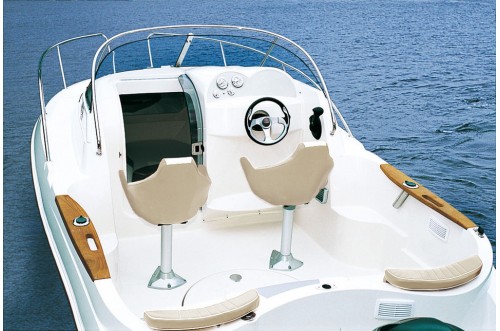 Quicksilver 555 Activ cabin